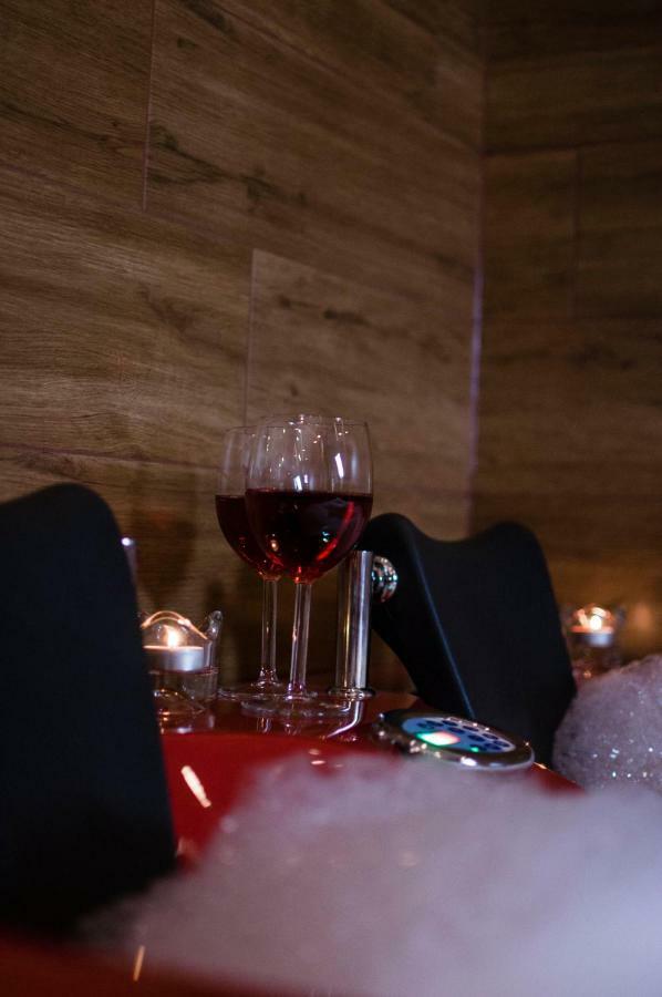 Appartement Jacuzzi Red *
